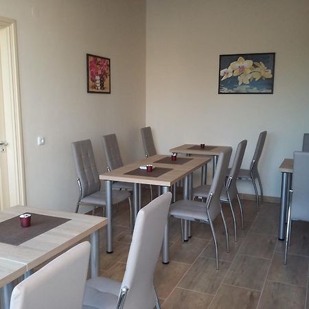 Апартаменты Fonix Apartman Дьюла Экстерьер фото