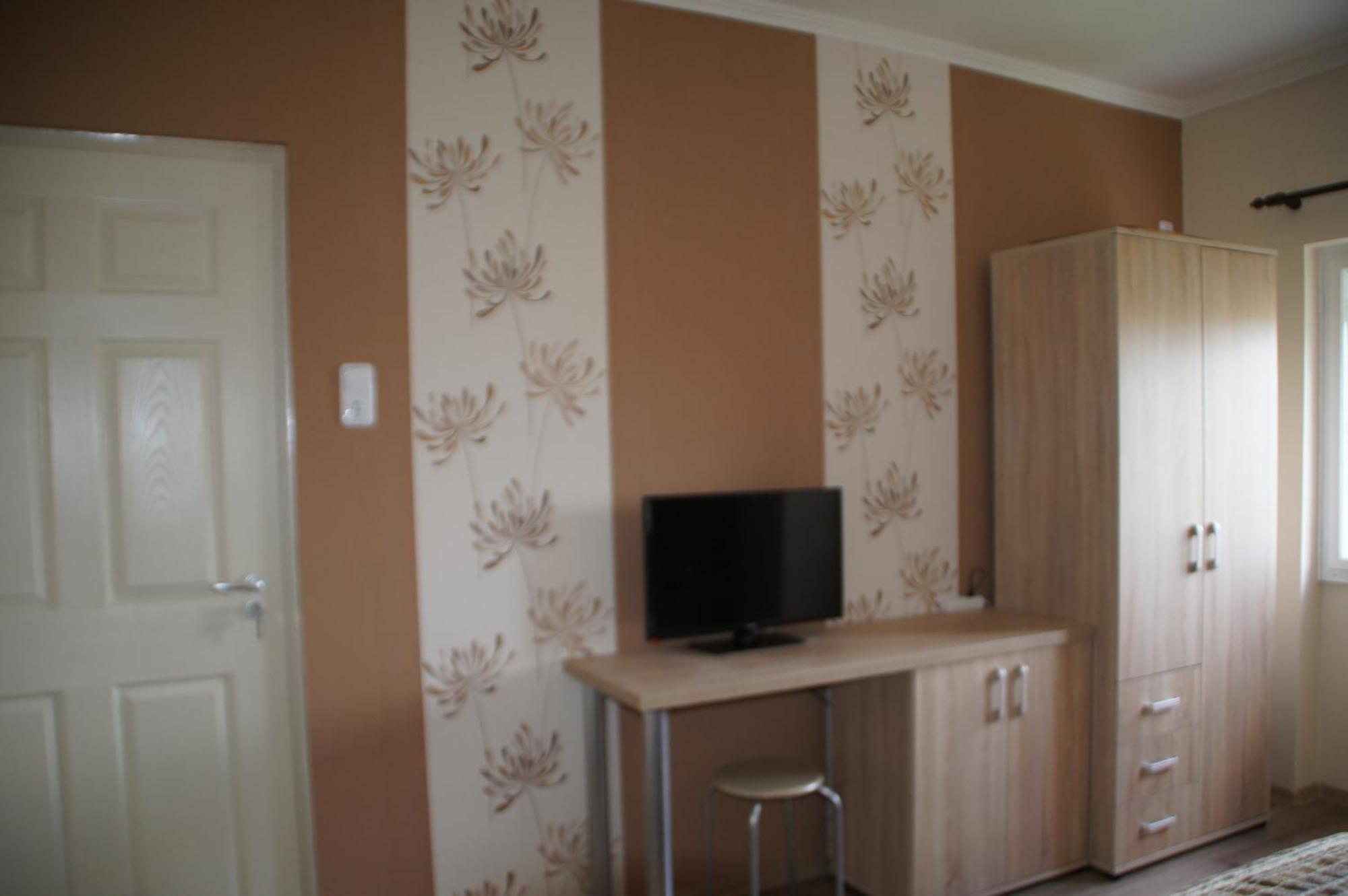 Апартаменты Fonix Apartman Дьюла Экстерьер фото