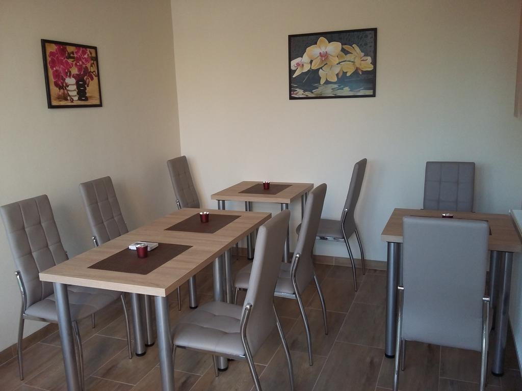 Апартаменты Fonix Apartman Дьюла Экстерьер фото