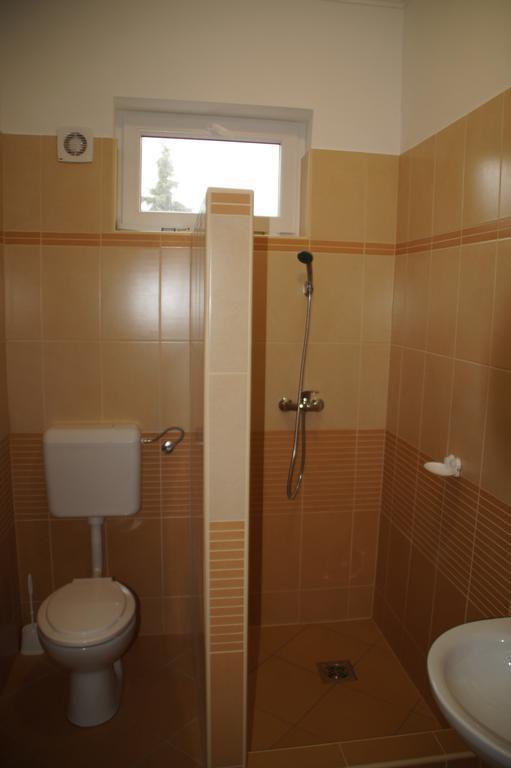 Апартаменты Fonix Apartman Дьюла Экстерьер фото