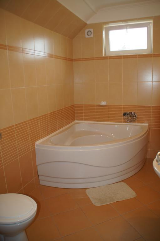 Апартаменты Fonix Apartman Дьюла Экстерьер фото