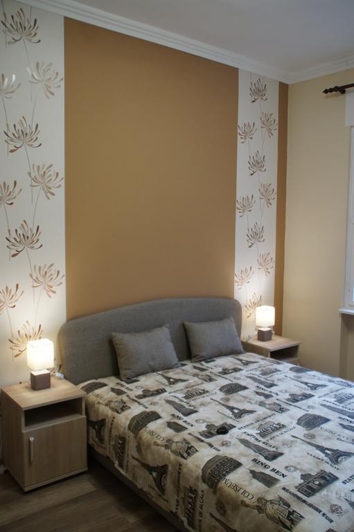 Апартаменты Fonix Apartman Дьюла Экстерьер фото
