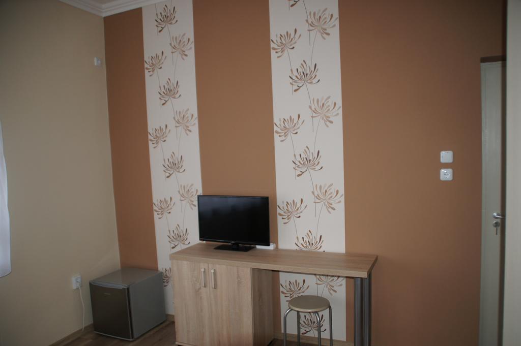 Апартаменты Fonix Apartman Дьюла Экстерьер фото