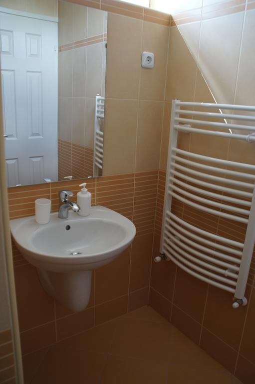 Апартаменты Fonix Apartman Дьюла Экстерьер фото